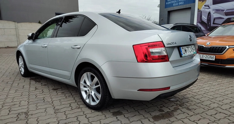 Skoda Octavia cena 57900 przebieg: 185385, rok produkcji 2019 z Kożuchów małe 211